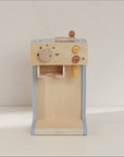 Showcase video of the wooden pretend barista coffee maker. Accessories are added one after another on the table, then hands demonstrate how to operate the toy coffee machine.